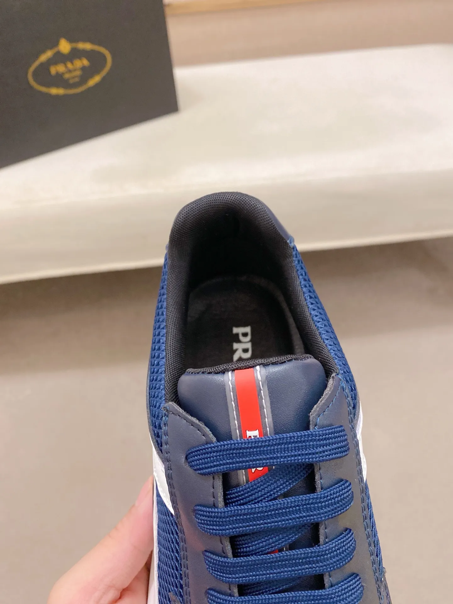 Factory price 462💰 The new PRADA (Prada) counters are launched simultaneously, new men's shoes, 😘fabrics are selected from cowhide. Lining: Mesh lining. 👍🏿 High-end ☄️ air-cushion molded anti-slip rubber outsole, exquisite lines, simple and elegant, comfortable and high-end for leisure travel. Number of yards: 38 to 44. Can be ordered for 45 non-refundable